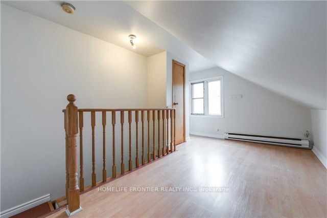556 Parliament Street Property Photo 11