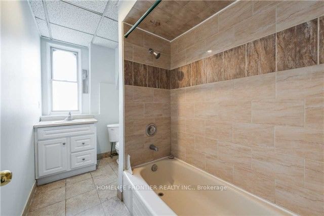 556 Parliament Street Property Photo 14