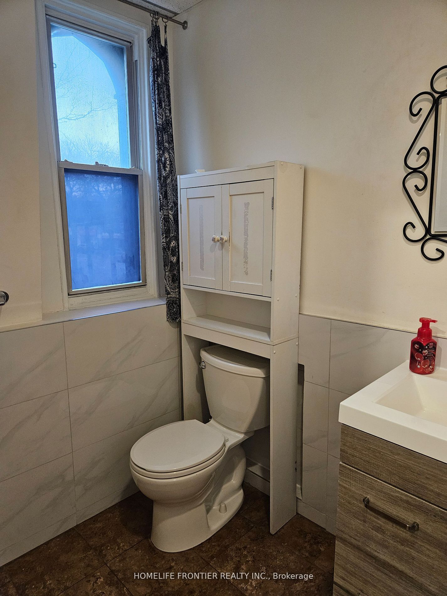 556 Parliament Street Property Photo 17
