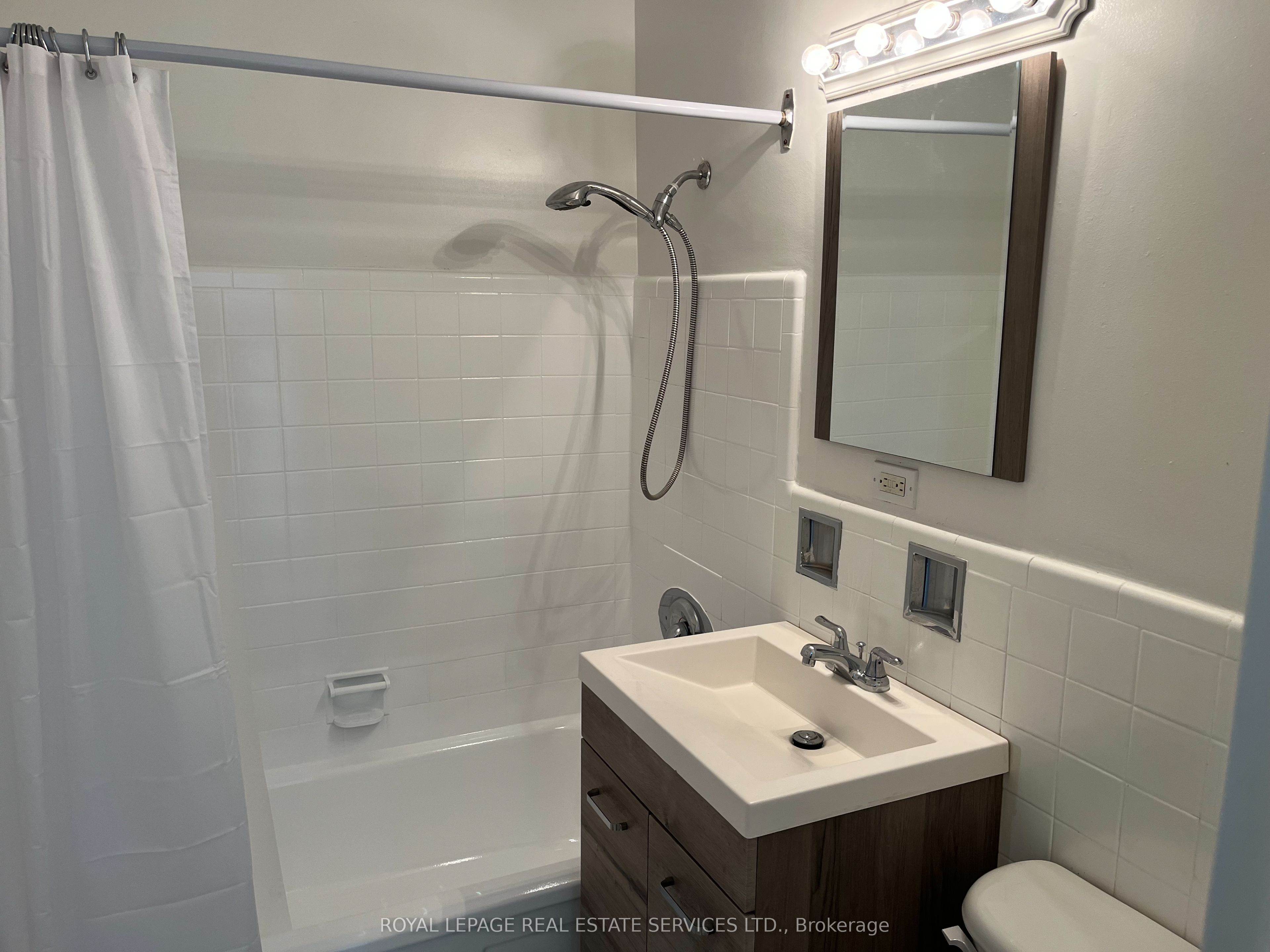 219 Wilson Avenue 403 Property Photo 8