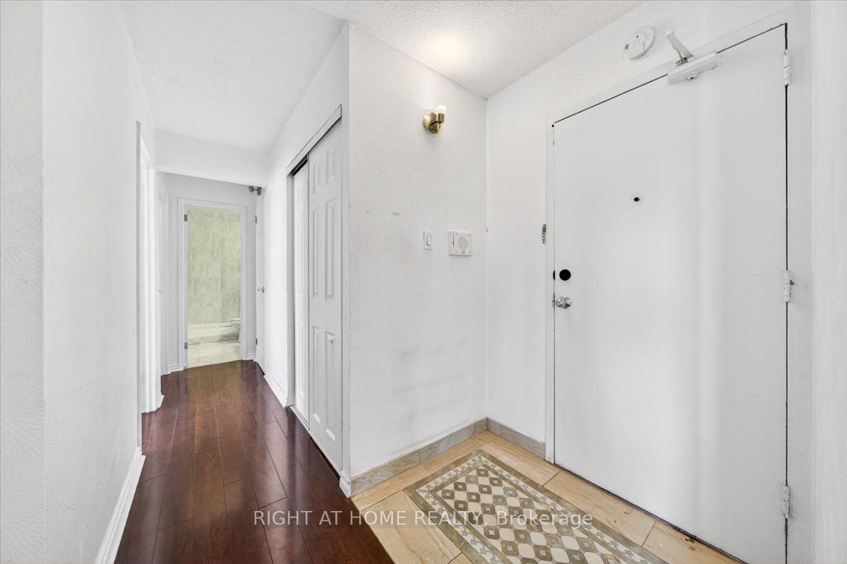 100 Leeward Glenway 708 Property Photo 3