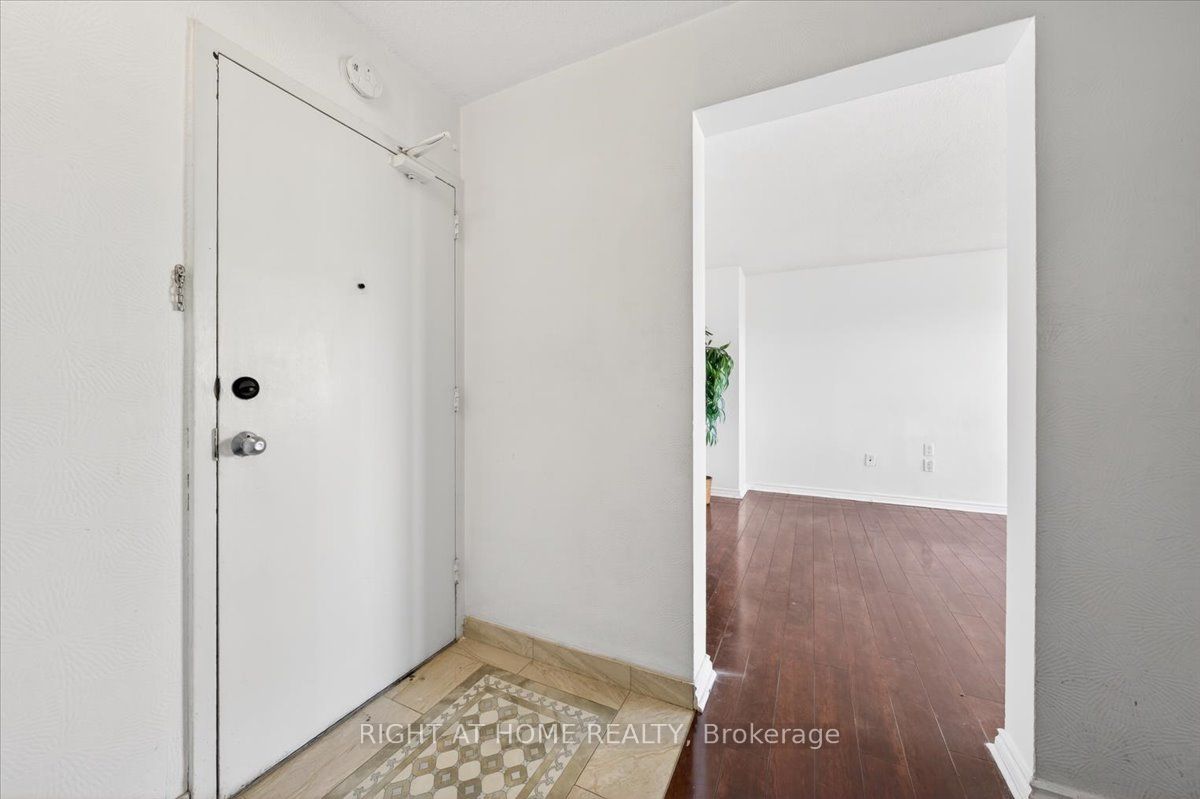 100 Leeward Glenway 708 Property Photo 4