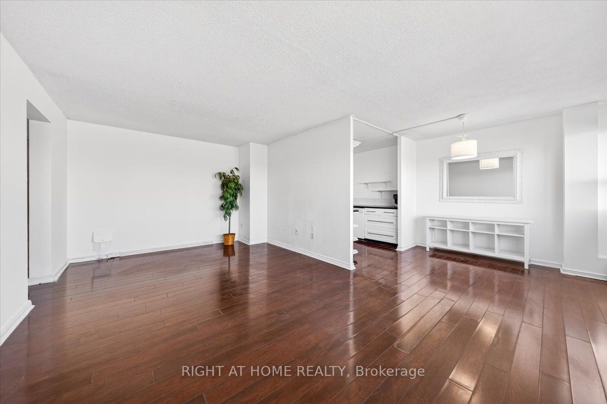 100 Leeward Glenway 708 Property Photo 6