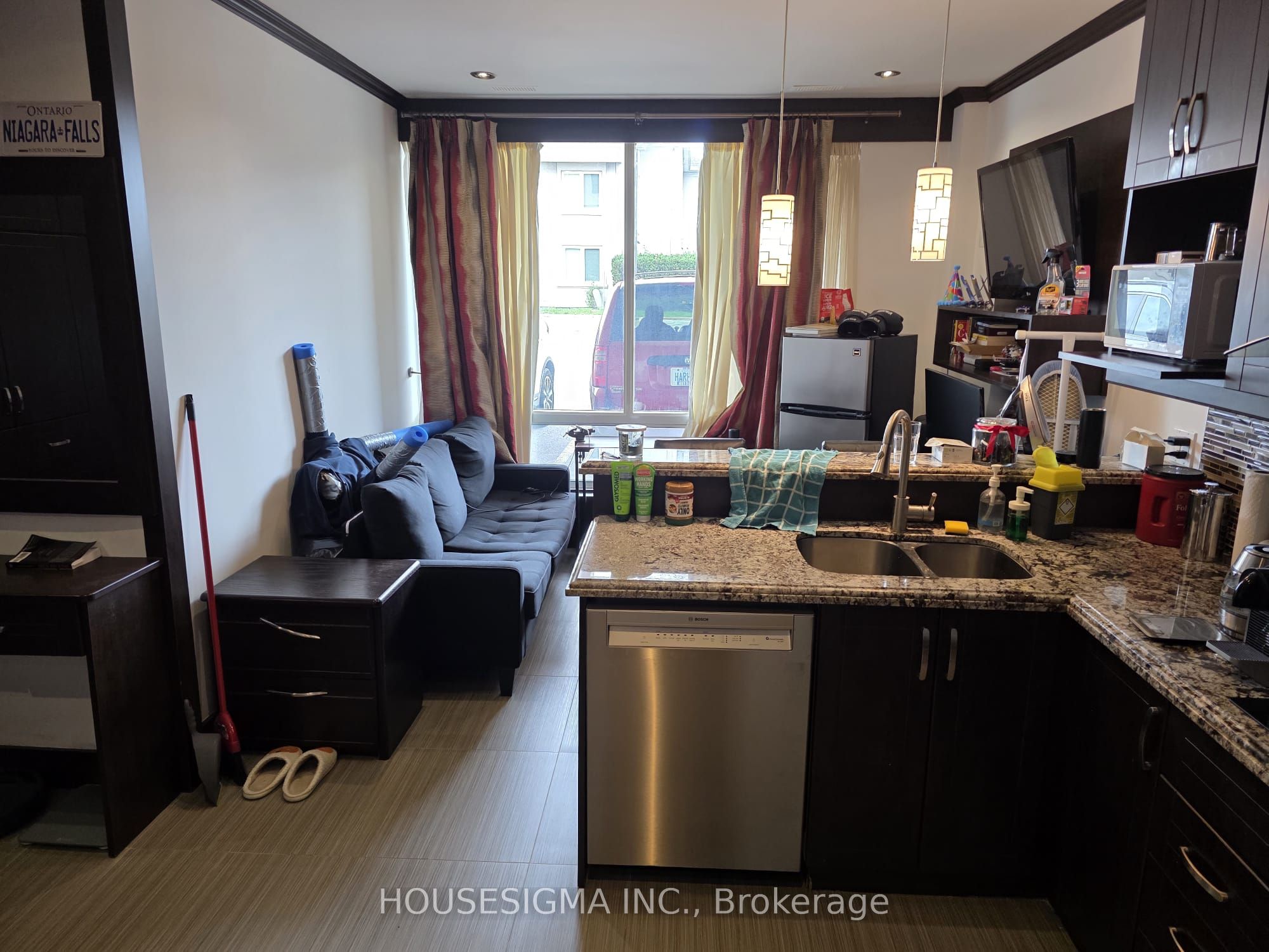 1 Hycrest Avenue 101 Property Photo 3