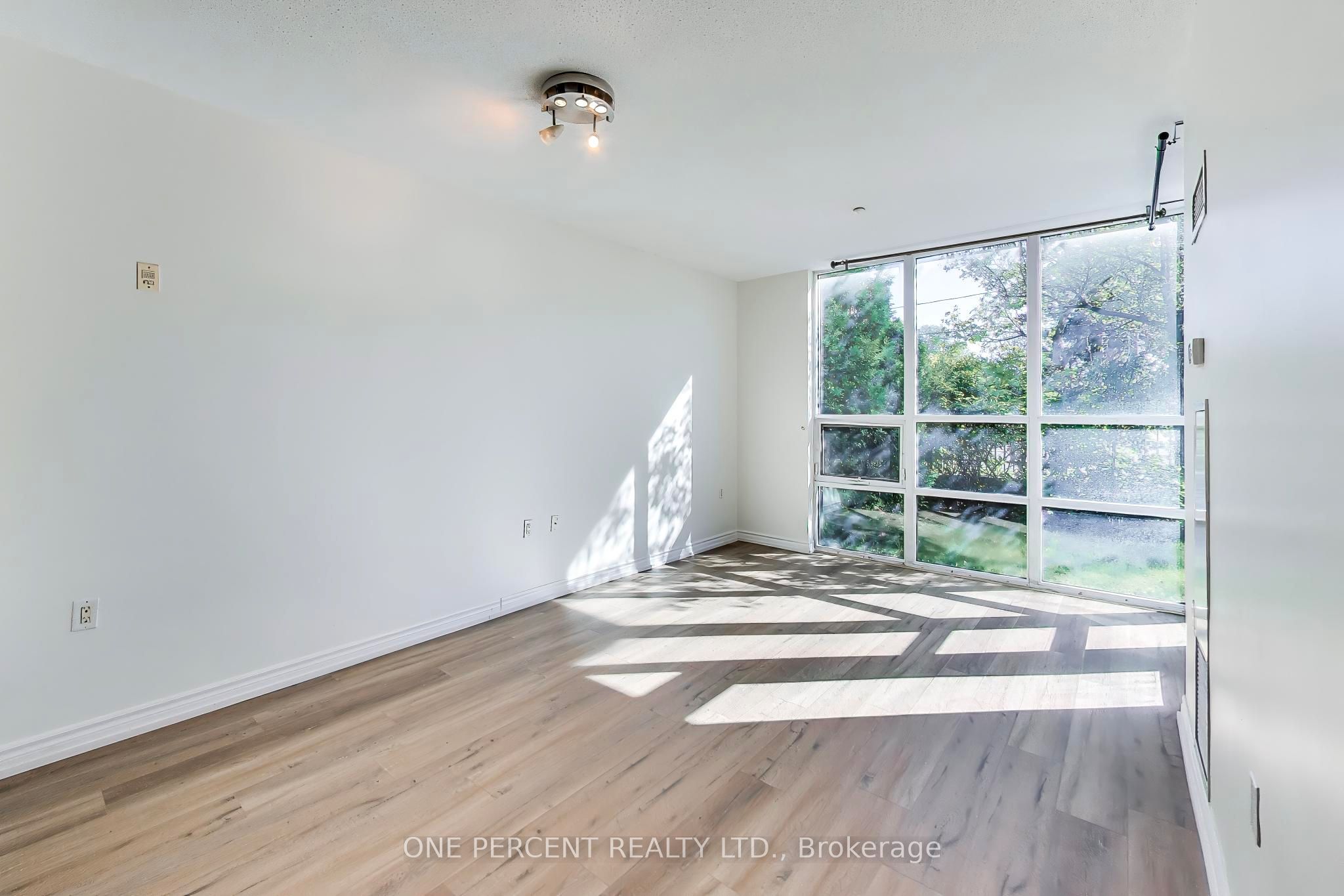 3840 Bathurst Street 109