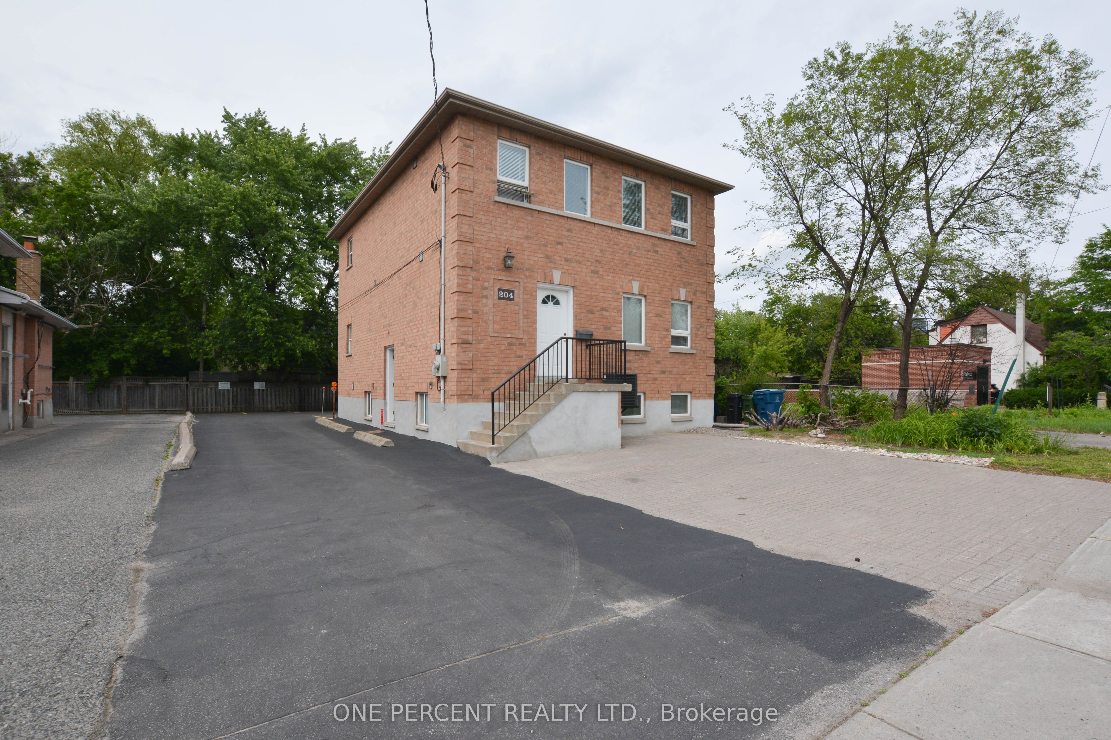 204 Sheppard Avenue W Property Photo 1