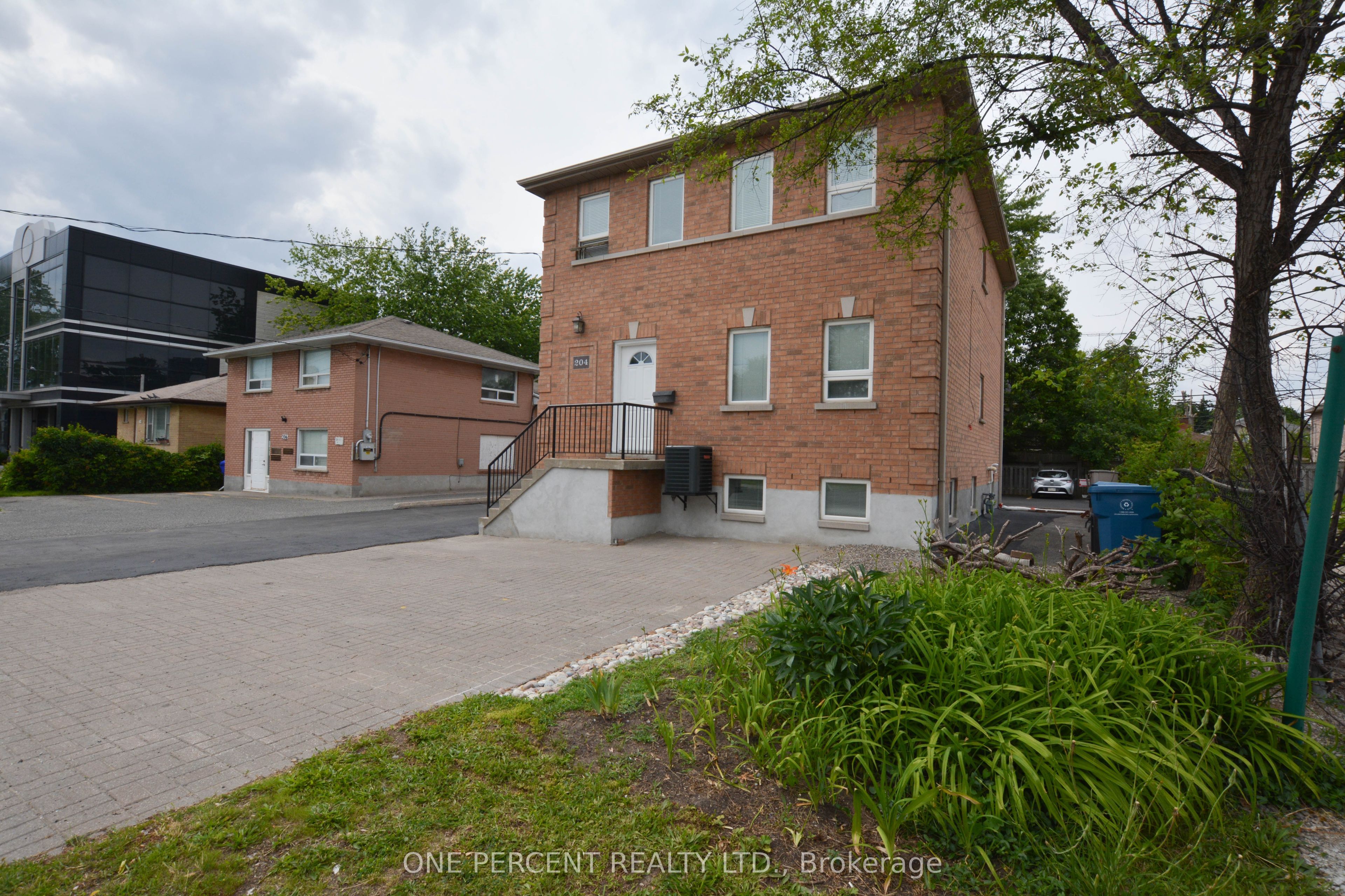 204 Sheppard Avenue W Property Photo 2