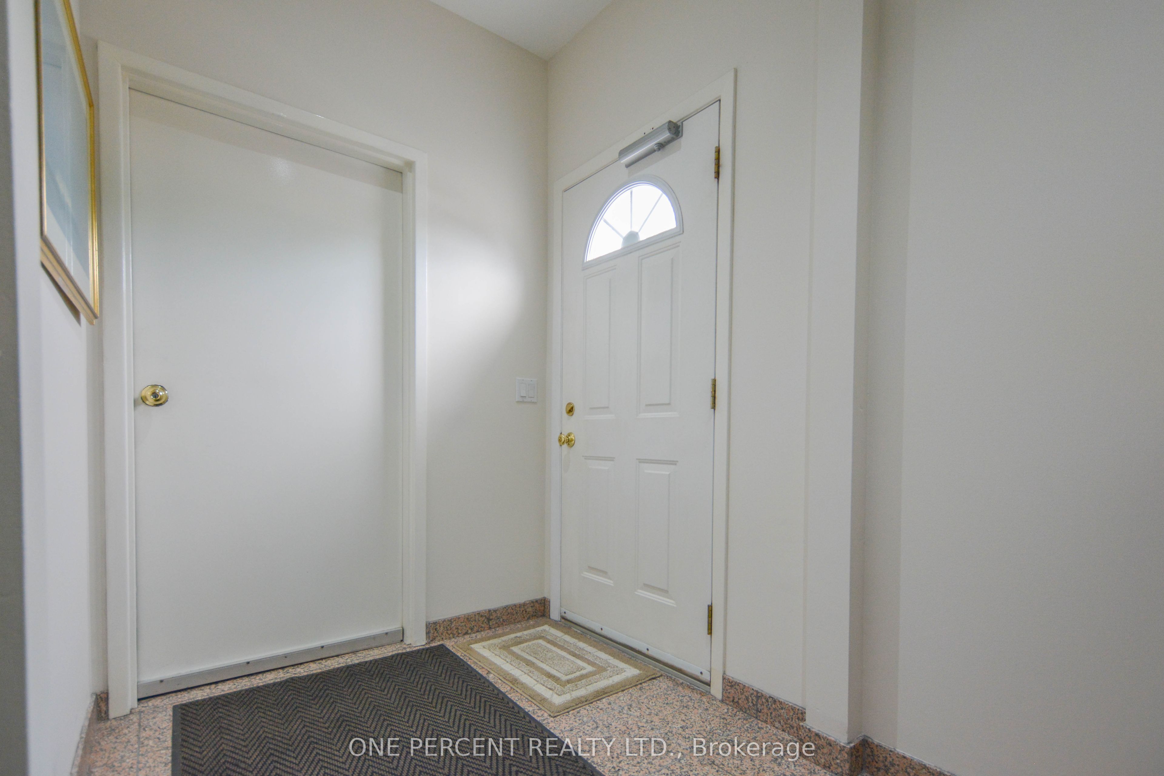 204 Sheppard Avenue W Property Photo 5