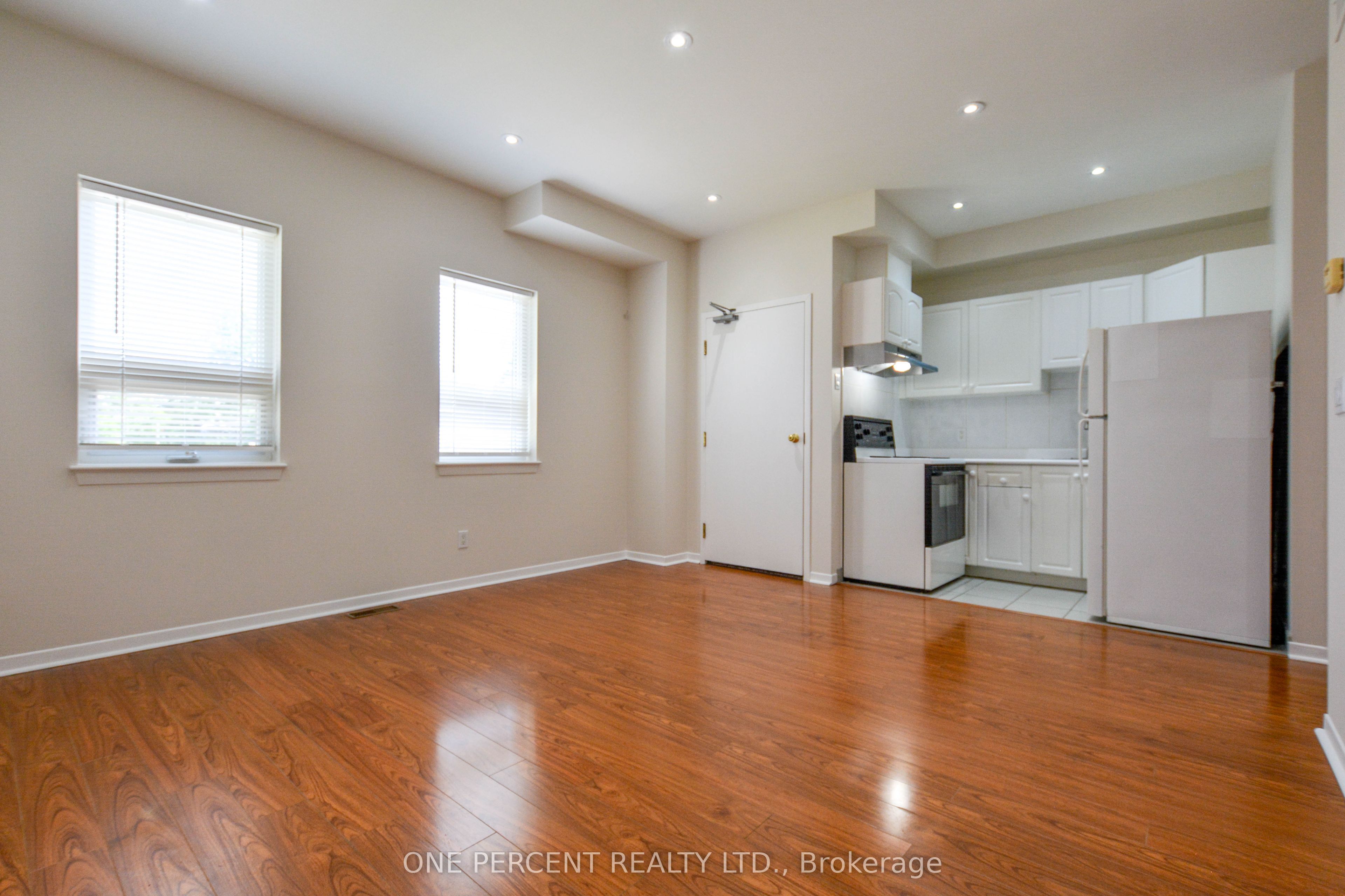 204 Sheppard Avenue W Property Photo 8
