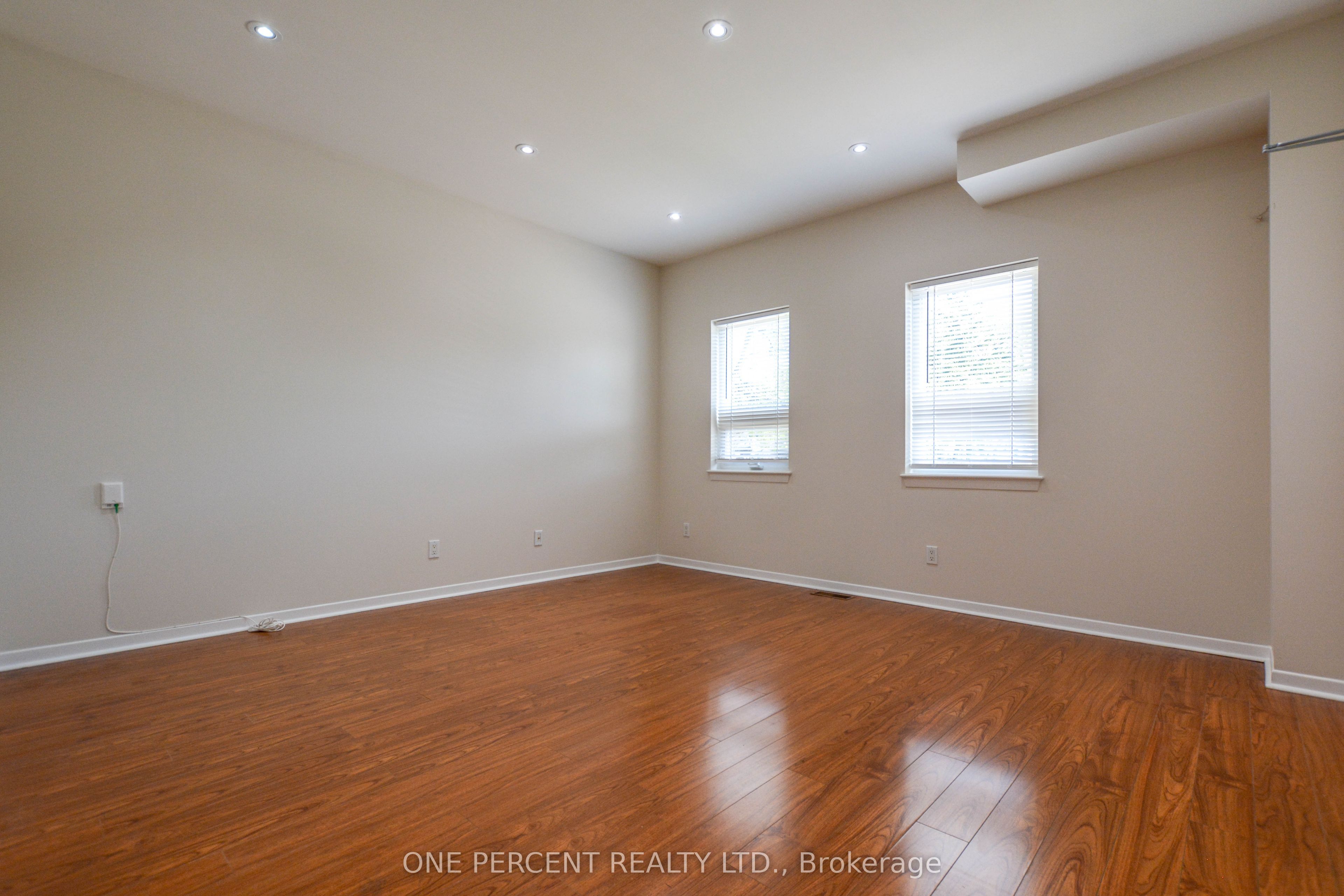 204 Sheppard Avenue W Property Photo 9