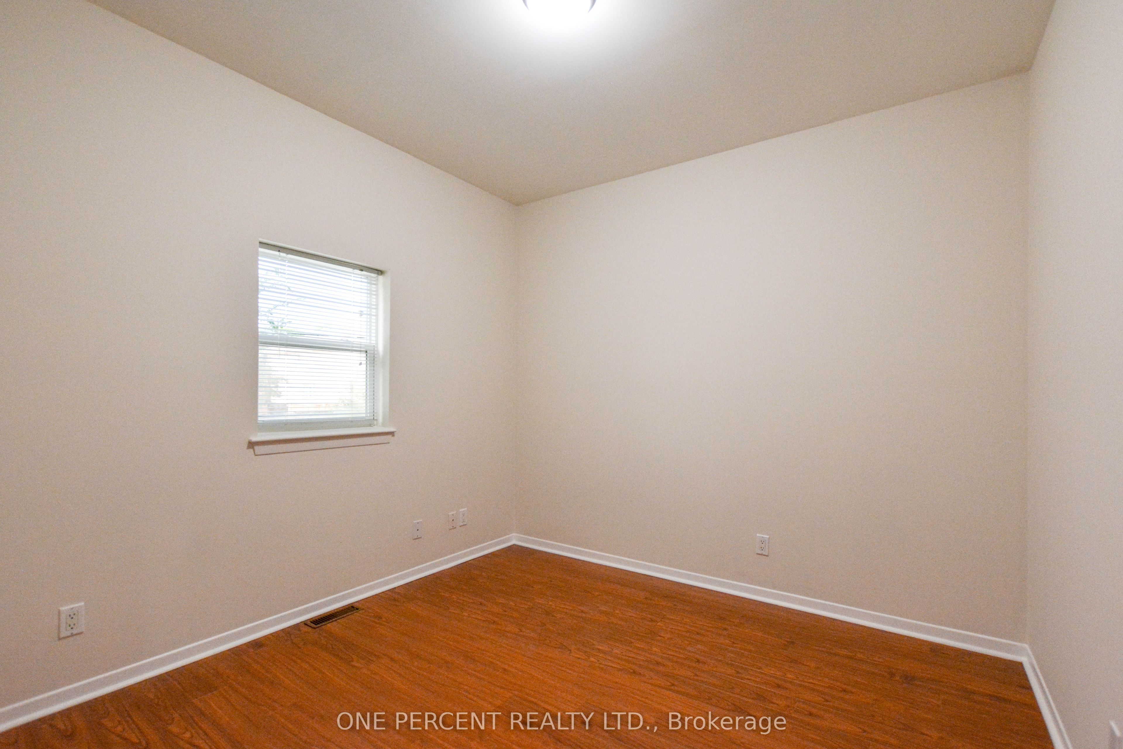 204 Sheppard Avenue W Property Photo 16