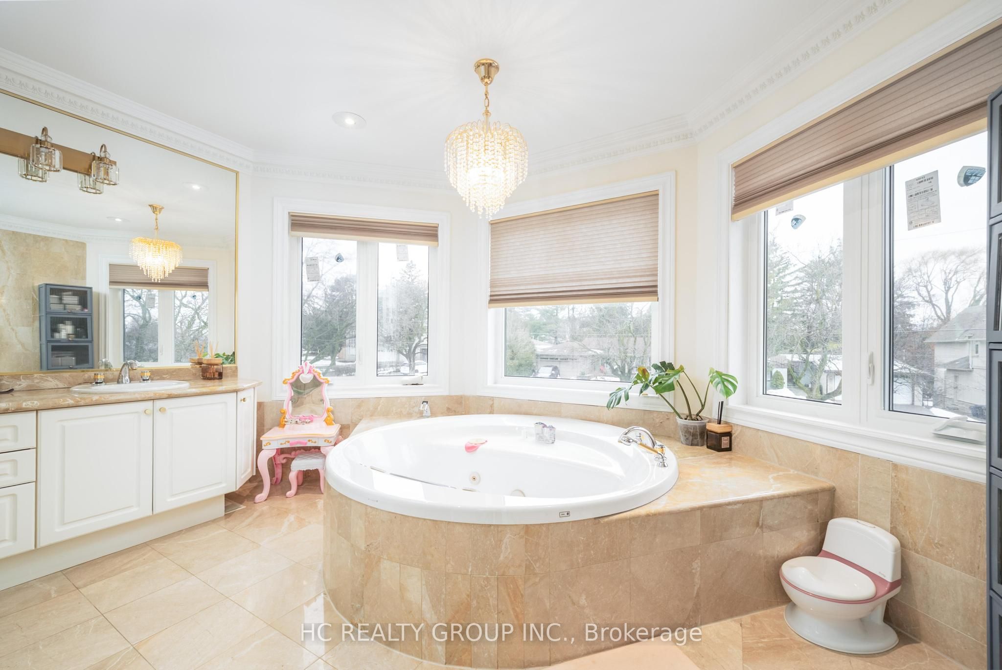 C13808360 Property Photo 26
