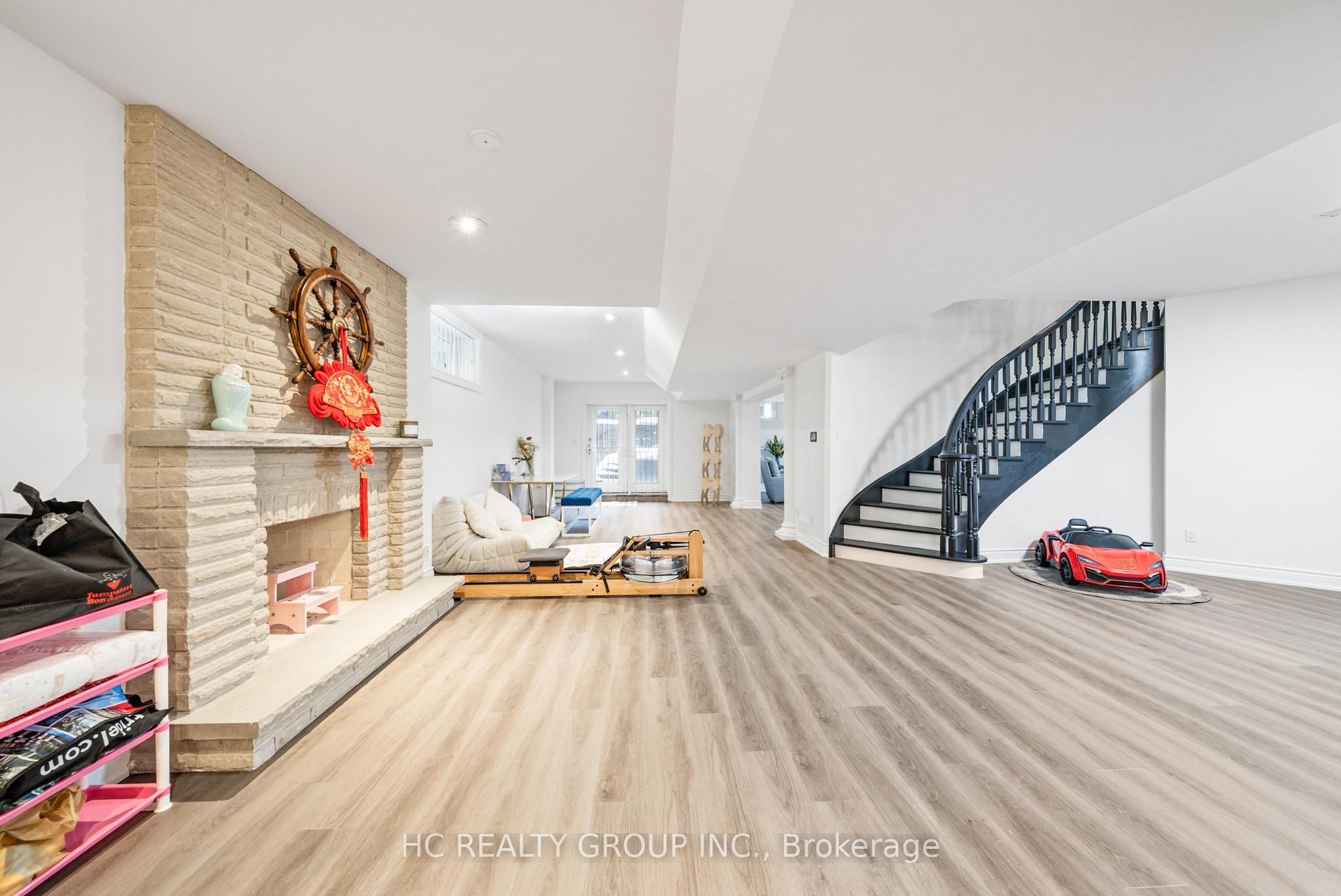 C13808360 Property Photo 32