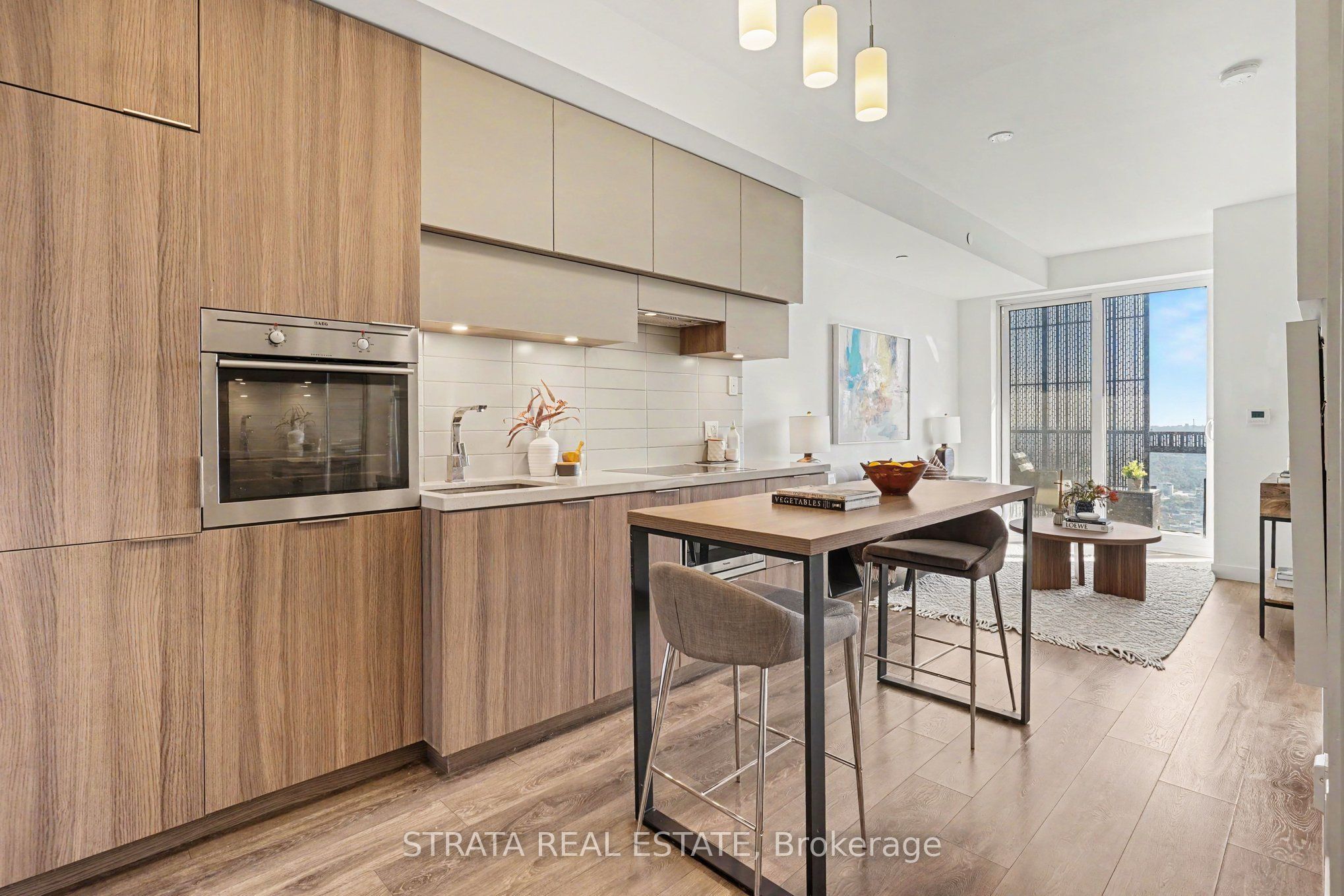 8 Eglinton Avenue E 4610 Property Photo 1
