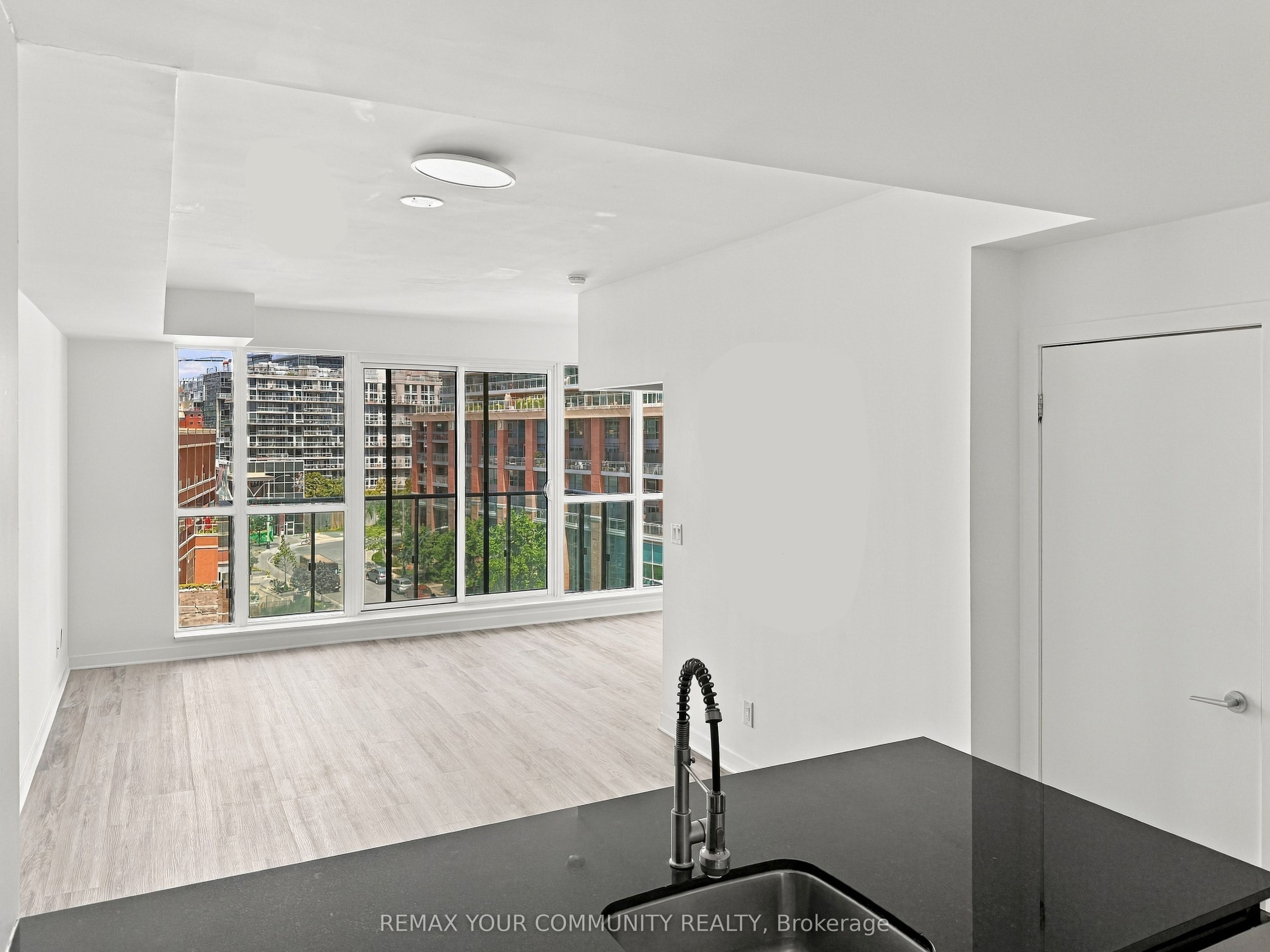 150 East Liberty Street 618 Property Photo 1