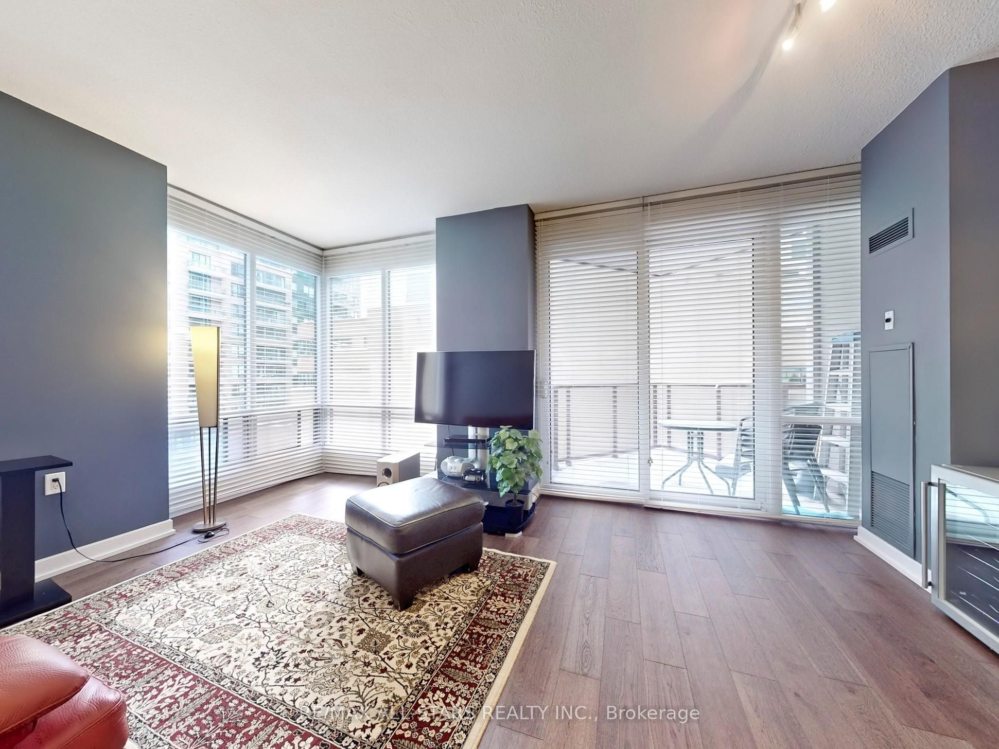 85 Bloor Street E 611 Property Photo 6