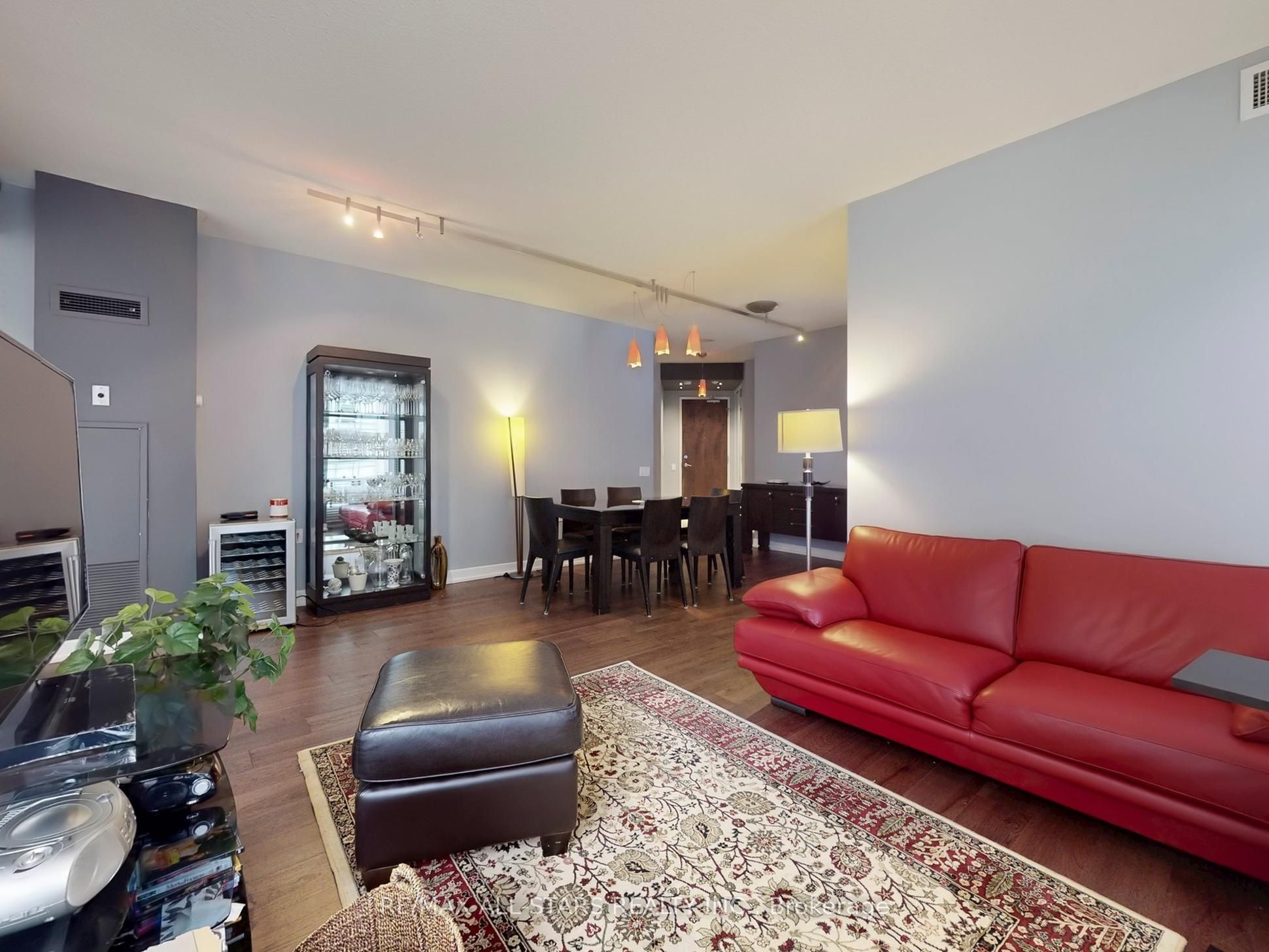85 Bloor Street E 611 Property Photo 9