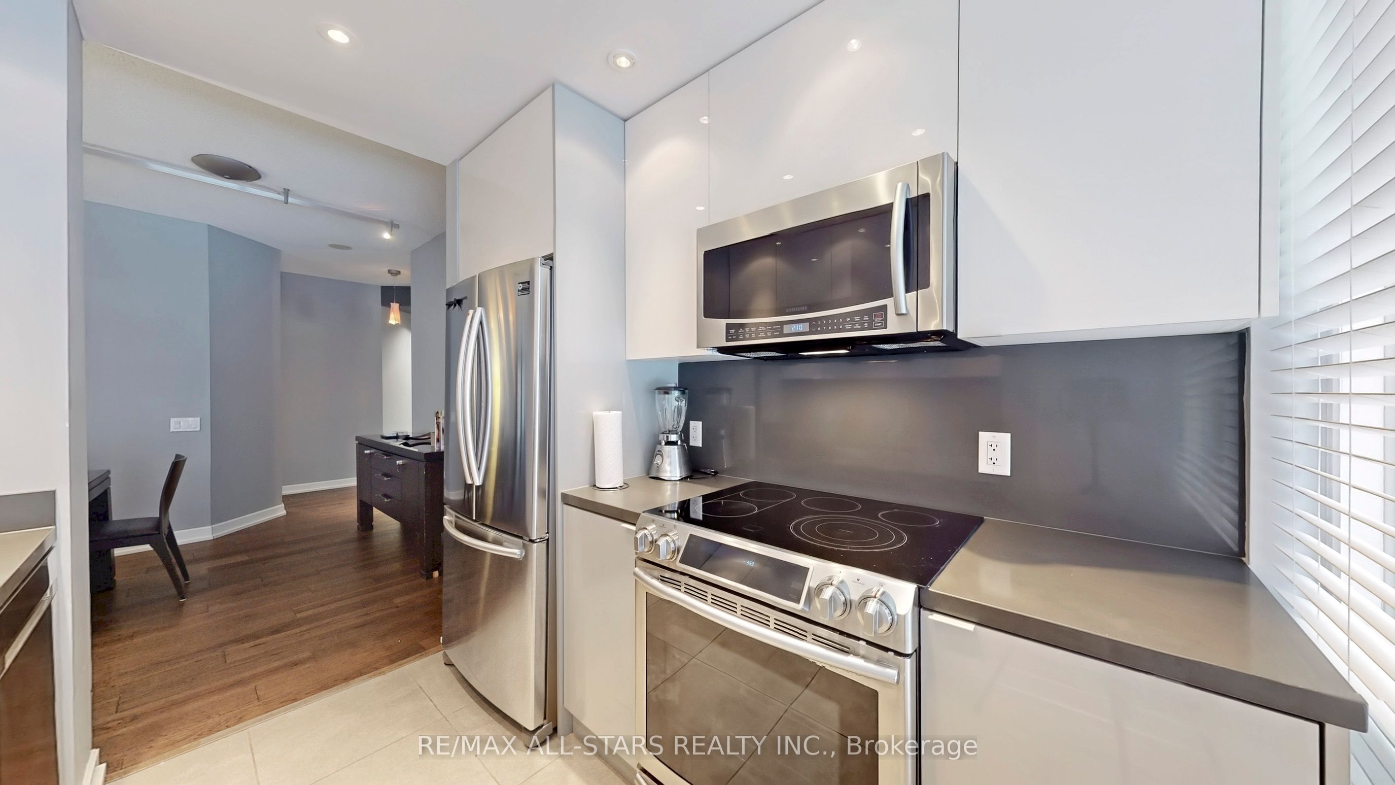 85 Bloor Street E 611 Property Photo 10