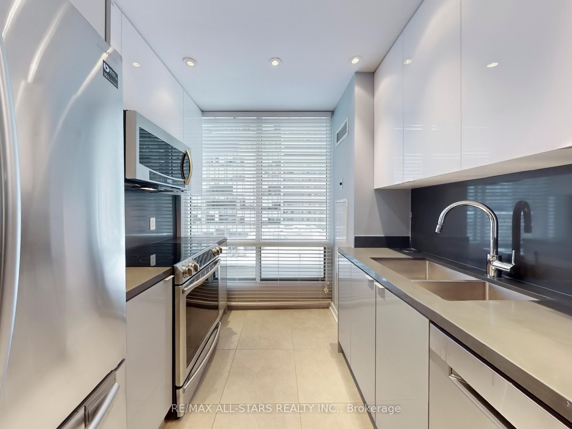 85 Bloor Street E 611 Property Photo 11