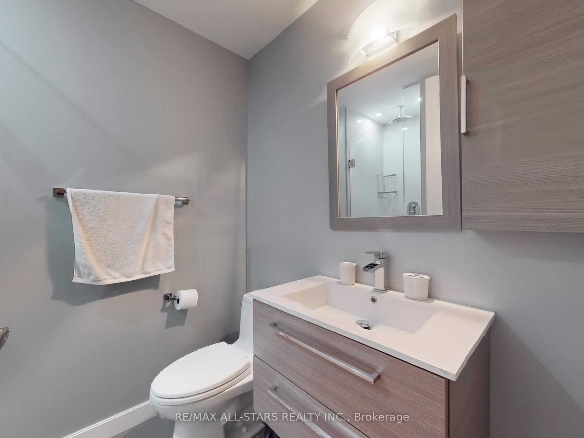 85 Bloor Street E 611 Property Photo 15