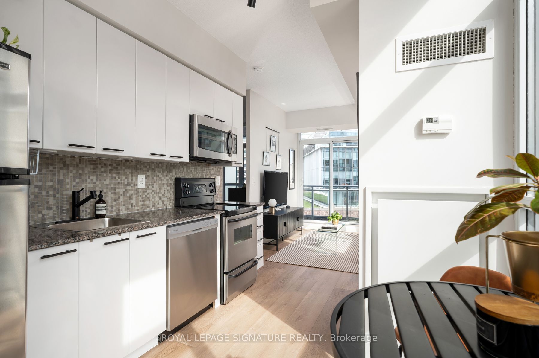 15 Bruyeres Mews 804 Property Photo 3