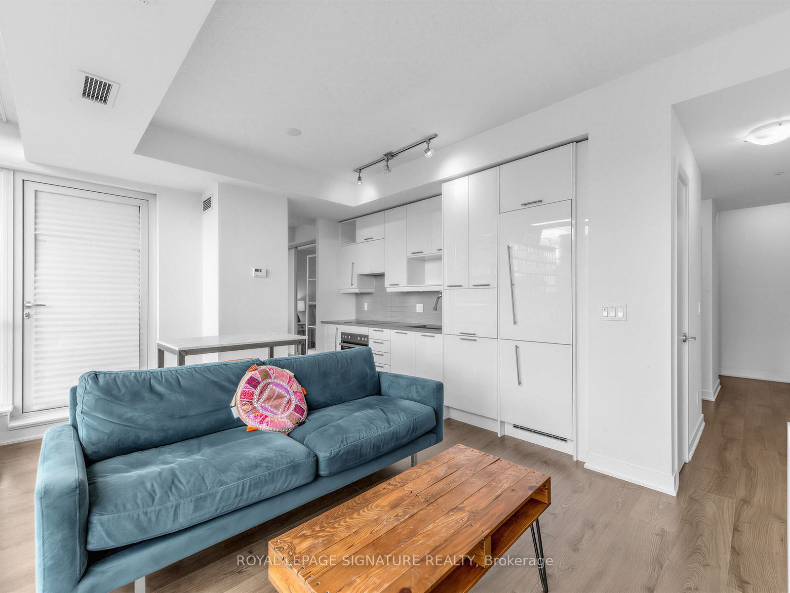 199 Richmond Street W 2310 Property Photo 6