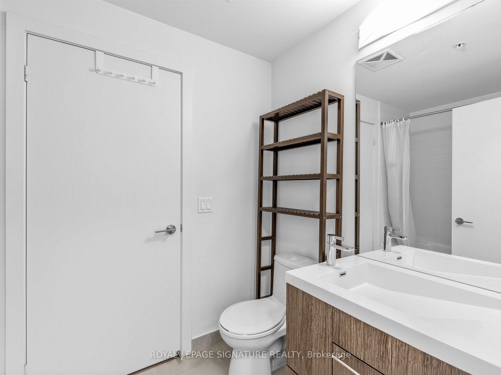 199 Richmond Street W 2310 Property Photo 17