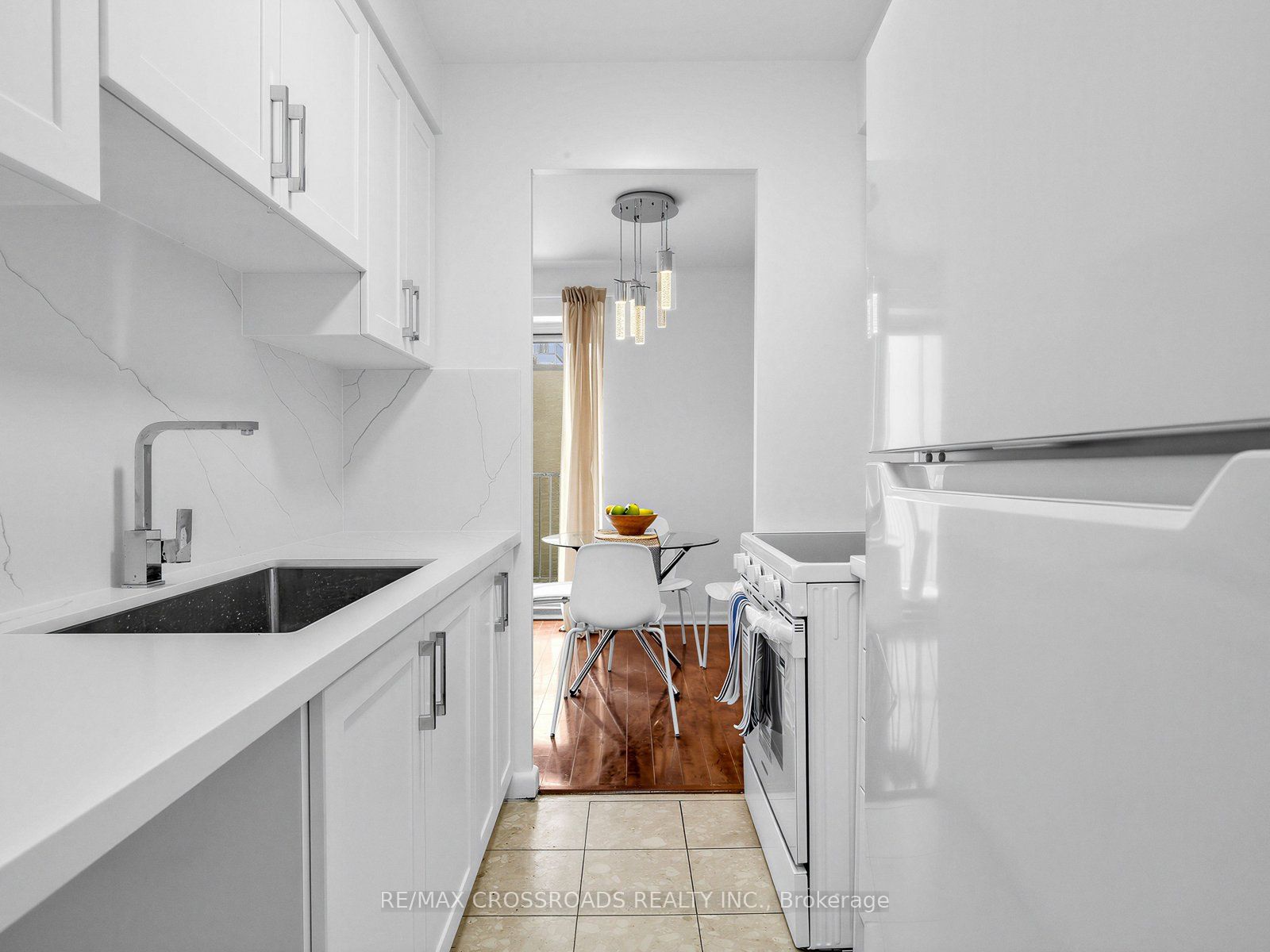 8 Kingsbridge Court 407 Property Photo 1
