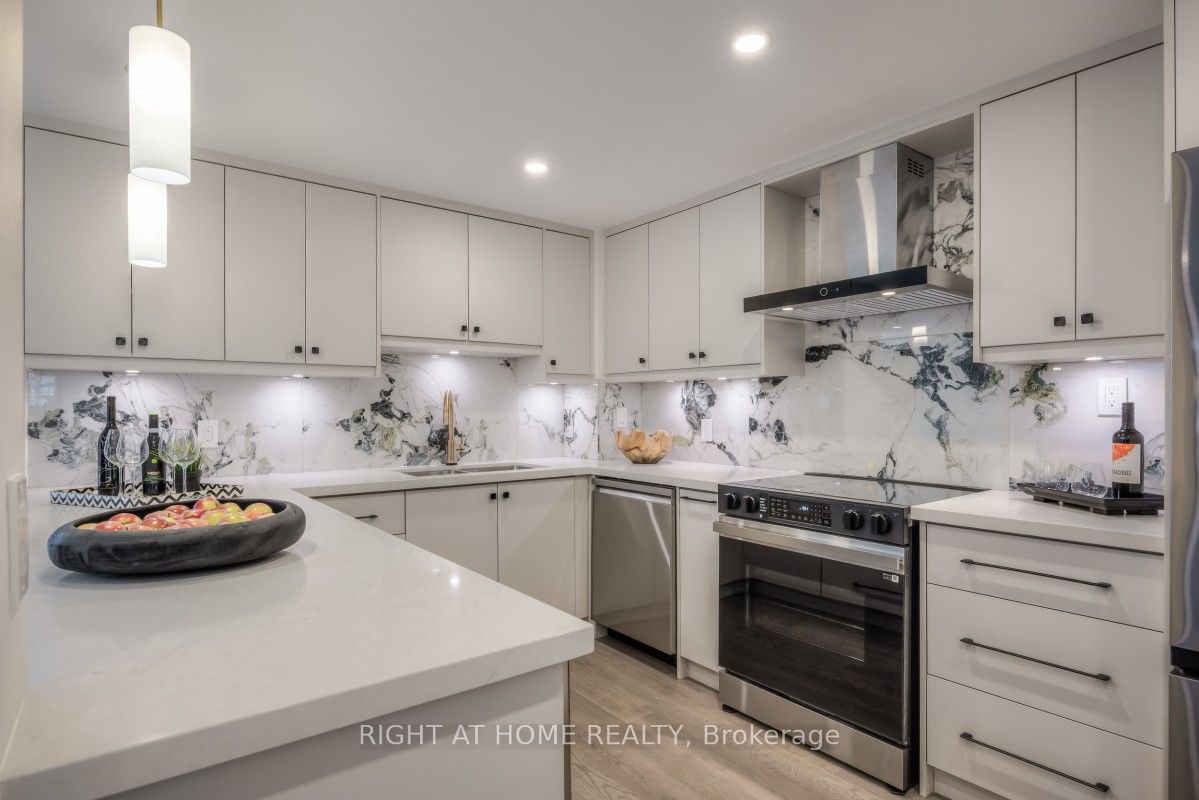 5444 Yonge Street 1810 Property Photo 10