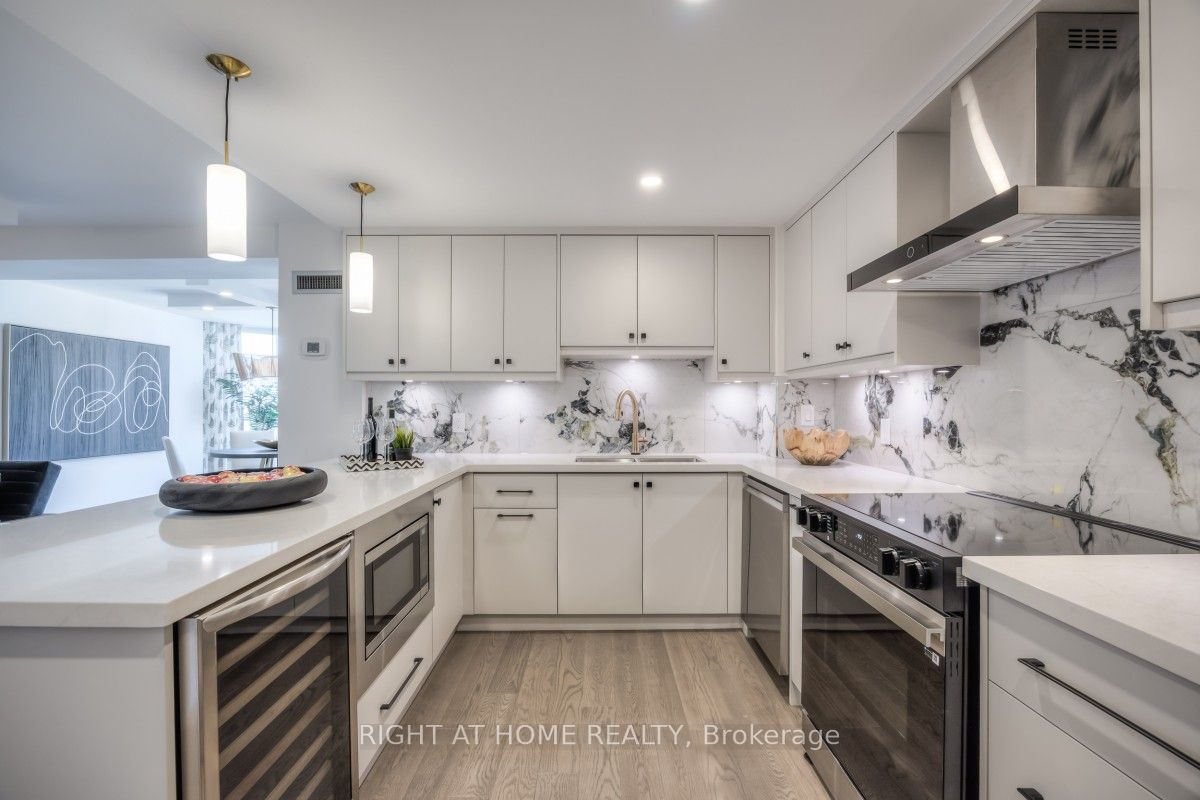 5444 Yonge Street 1810 Property Photo 11