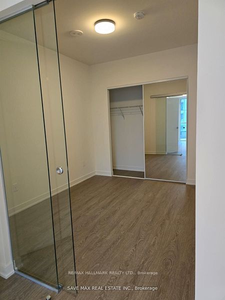 425 Front Street E 404 Property Photo 8