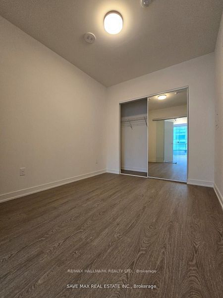 425 Front Street E 404 Property Photo 9