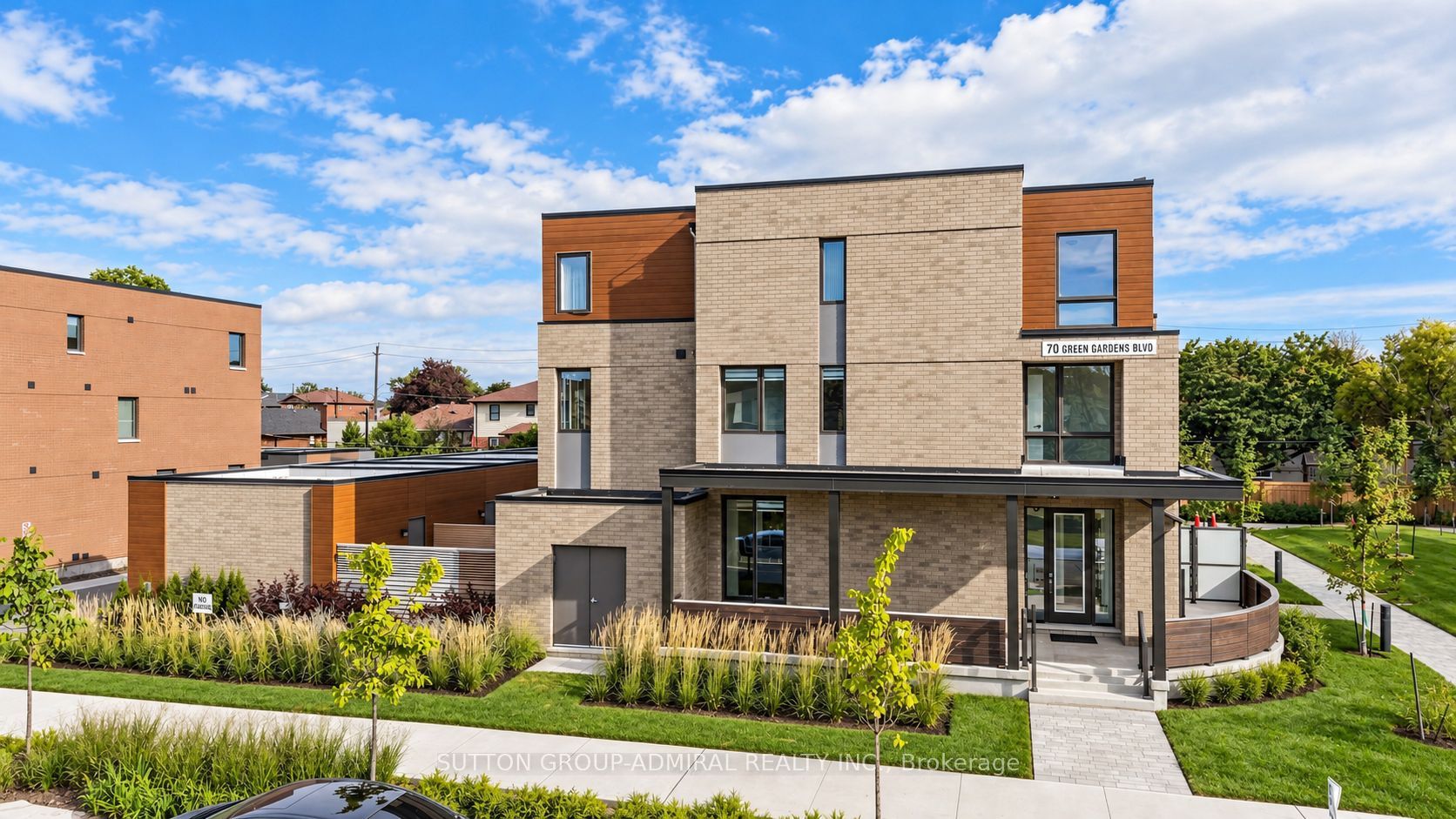 70 Green Gardens Boulevard 1
