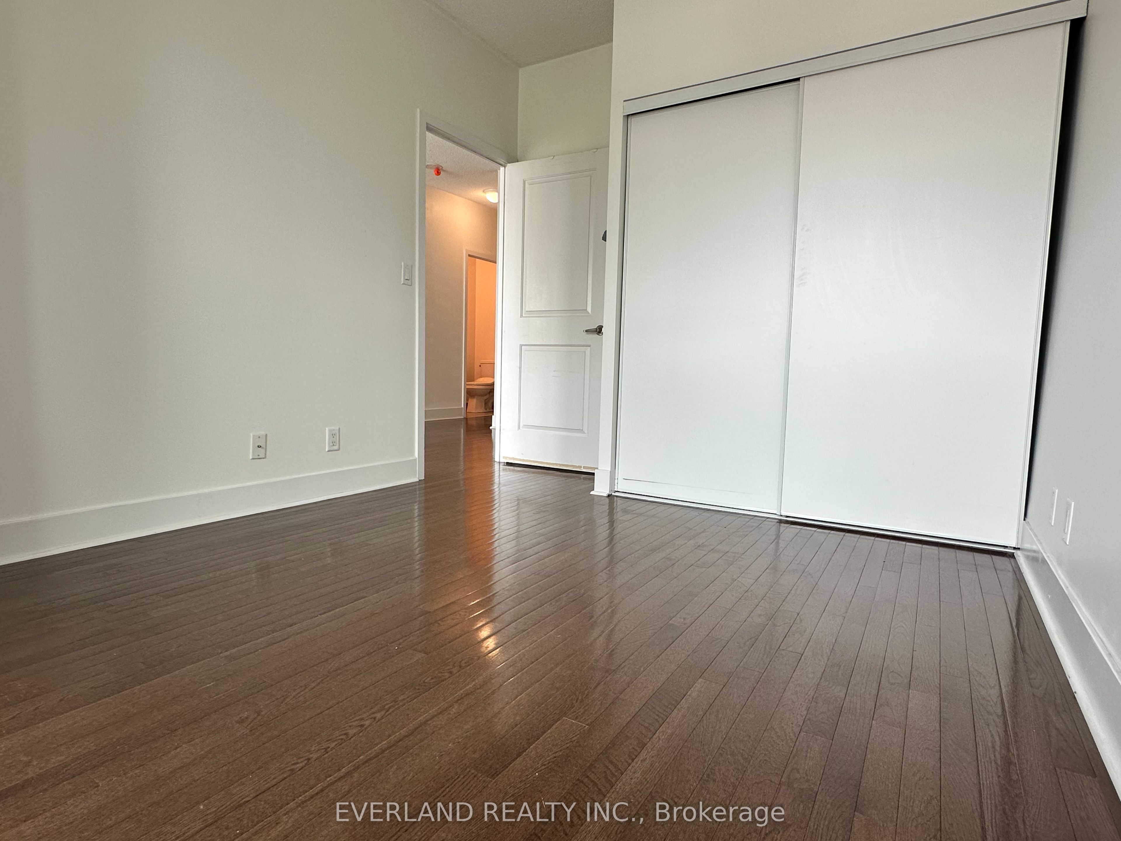 26 Norton Avenue 901 Property Photo 10