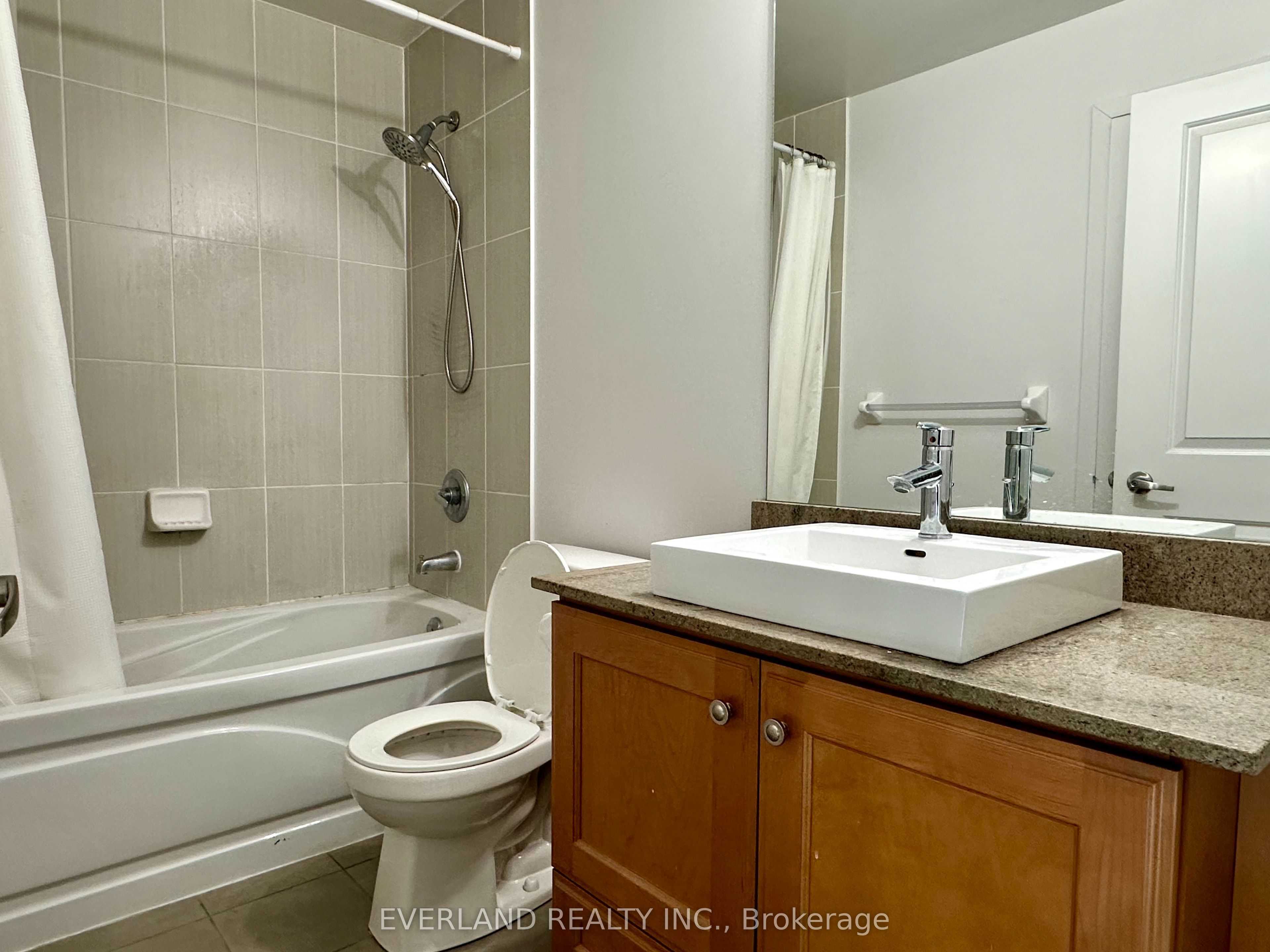 26 Norton Avenue 901 Property Photo 14