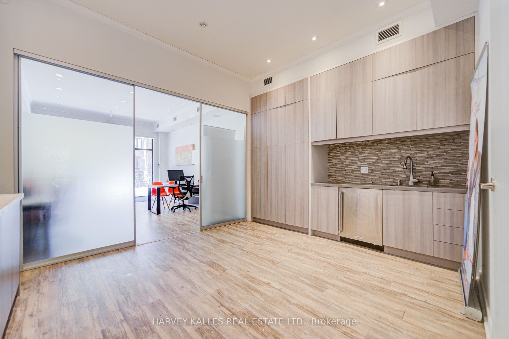 275 Macpherson Avenue 109 Property Photo 23