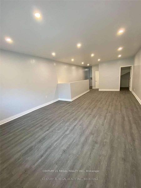 246 Spadina Avenue Property Photo 5