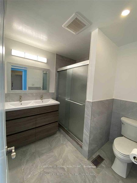 246 Spadina Avenue Property Photo 6