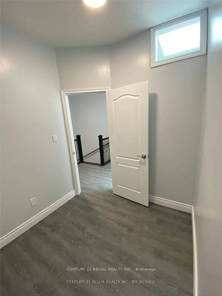 246 Spadina Avenue Property Photo 9