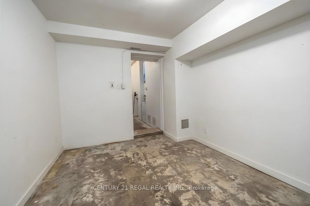 246 Spadina Avenue Property Photo 24