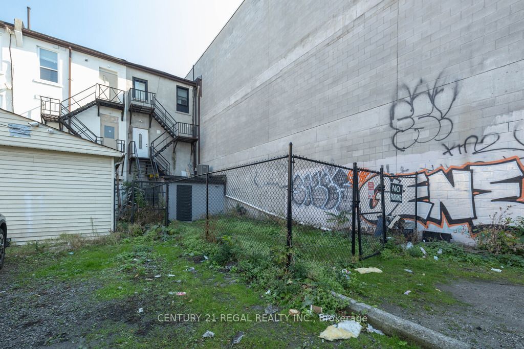 246 Spadina Avenue Property Photo 37