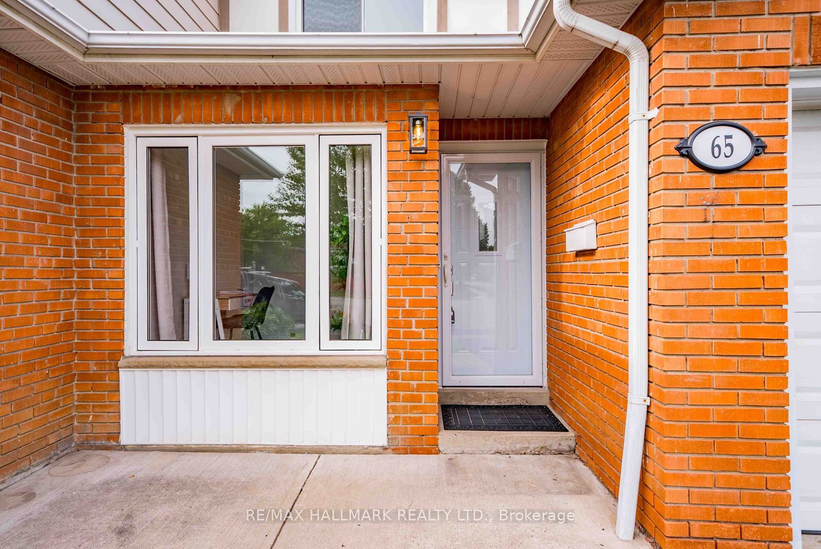 65 Baroness Crescent Property Photo 4
