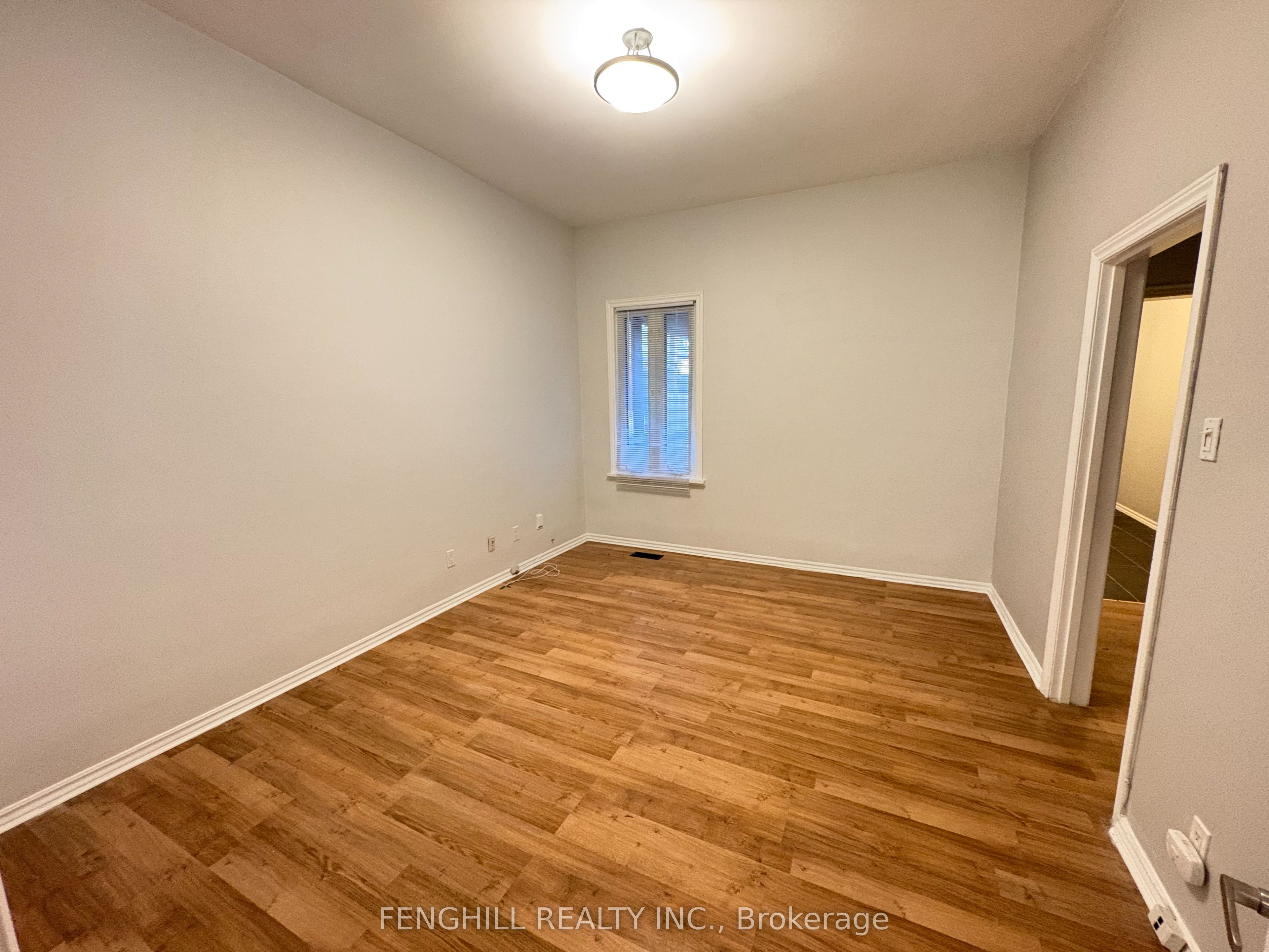 270 Clinton (main Level) Street Property Photo 3
