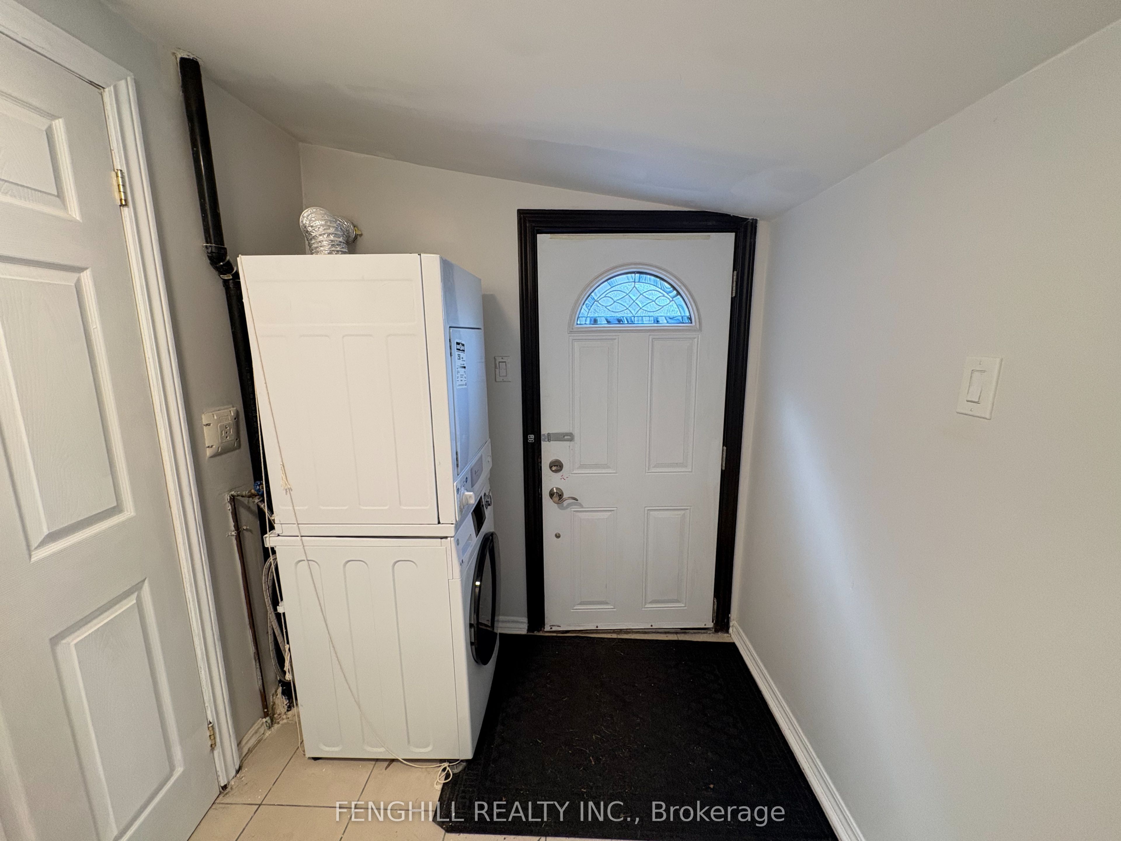 270 Clinton (main Level) Street Property Photo 6