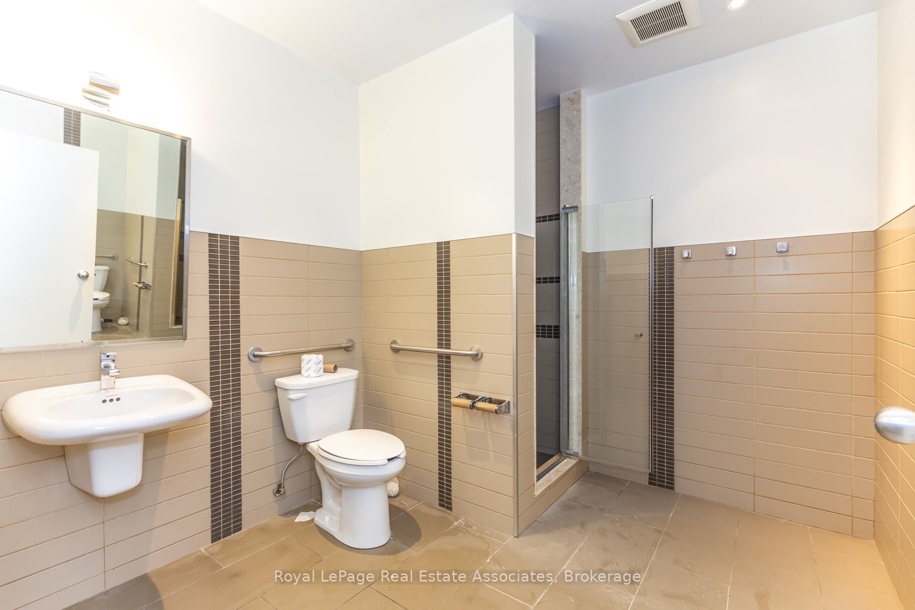 381 Richmond Street E C E D Property Photo 33