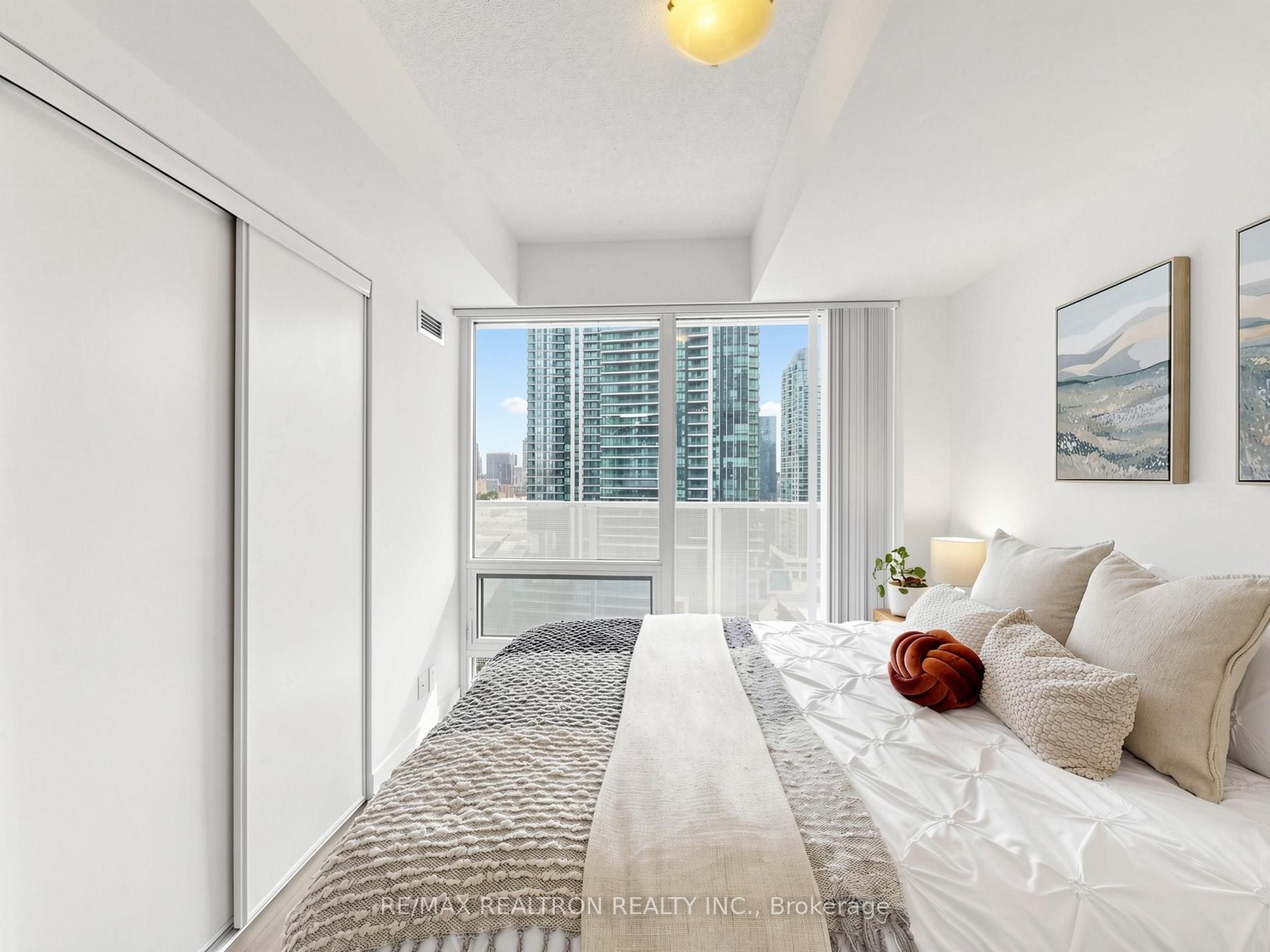 88 Harbour Street 1504 Property Photo 16
