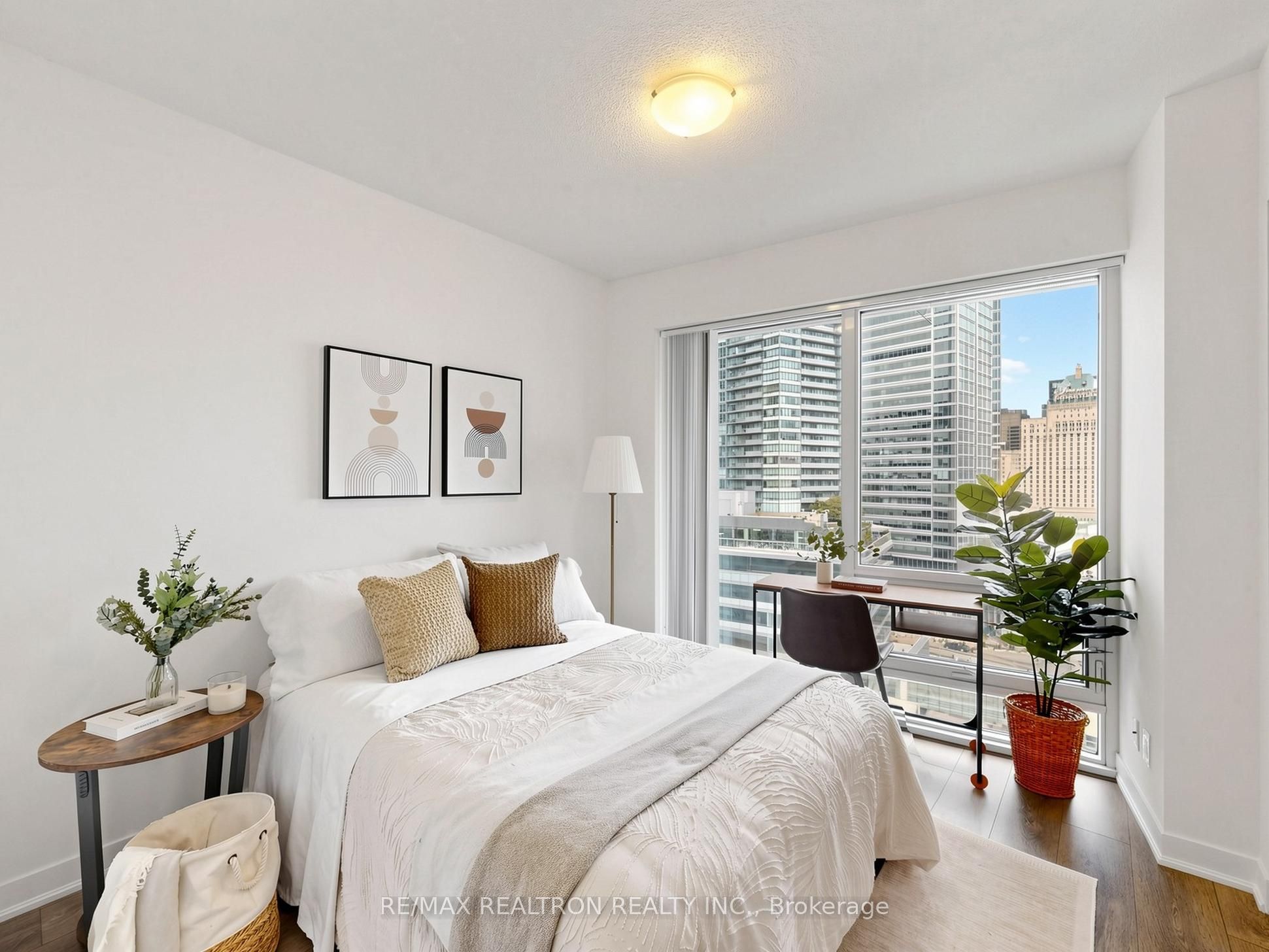 88 Harbour Street 1504 Property Photo 19