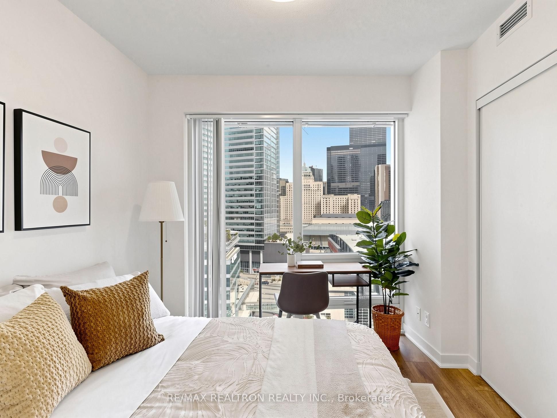 88 Harbour Street 1504 Property Photo 21