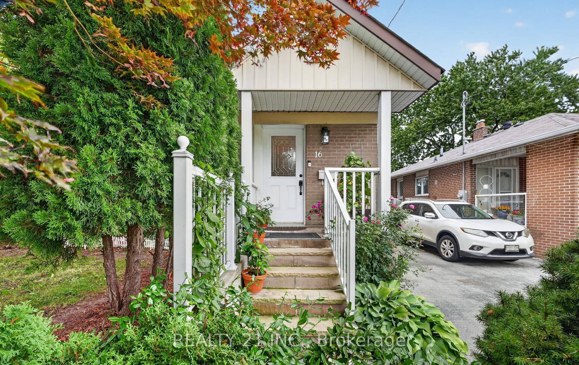 16 Baltray Crescent Property Photo 1