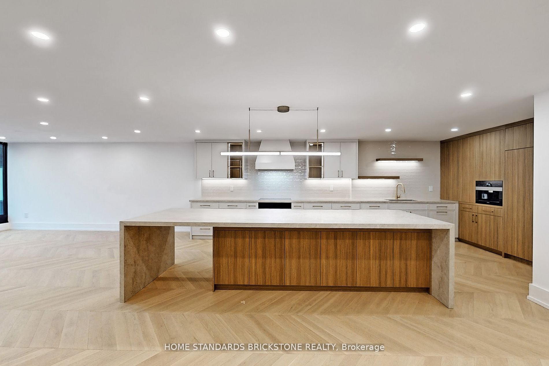 110 Bloor Street W 1009